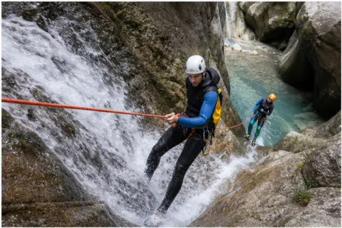Pyrénées Canyoning by Max & Lola